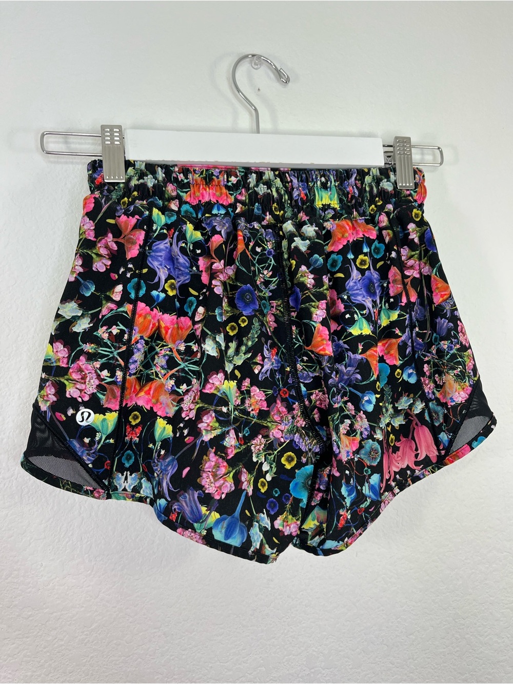Lululemon Hotty Hot High-Rise Lined Short 4" Flowerscope size 4‎ - Picture 5 of 11